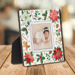 Weihnachts-Frameless-Familie Foto Easel Zurück Fotoplatte<br><div class="desc">Made in dimensionaler Form, eine Grenze von Weihnachtssternen, Sternen und mehr schafft einen wunderschönen Rahmen für Ihr Lieblings-Foto auf dieser Tischplatte mit eingebautem Soal. Das Bild wird direkt auf die Hartplatine gelegt, um ein atemberaubend knuspriges Bild mit einer leicht abwischbaren, sauberen Oberfläche zu erhalten. Gut als Geschenk oder um Ihr...</div>