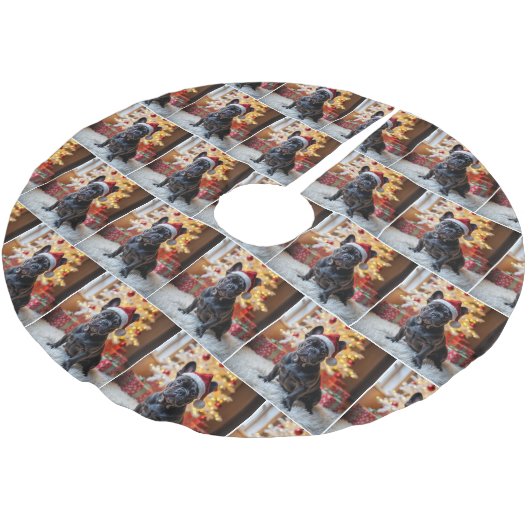 Weihnachts Französischer Bulldog auf Pelz Rug Polyester Weihnachtsbaumdecke (Schrägansicht)