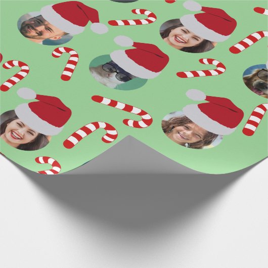 Weihnachts Funny Family Foto Weihnachtsmannmützen Geschenkpapier (Ecke)