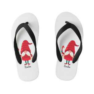 Weihnachts-Gnome halten eine Candy Cane Kinderbadesandalen
