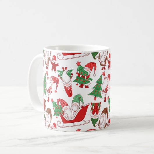 Weihnachts-Gnome & Schlitten All-Over-Muster Kaffeetasse (Vorderseite Links)