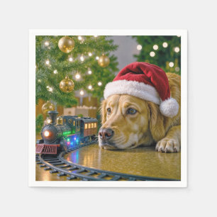 Weihnachts-Golden-Retriever beim Beobachten eines Serviette