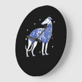 Weihnachts-Greyhound-Hund mit hässlichem Pullover  Große Wanduhr (Winkel)