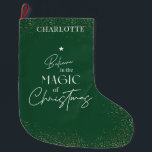 Weihnachts-Grün & Gold-Glitzer Moderner Name des D Großer Weihnachtsstrumpf<br><div class="desc">Elegantes Weihnachts-Strumpf-Design in festlichem Kieferngrün mit subtilen goldenen Glitzer-Motiven. Fügen Sie Ihren Namen zu diesem Weihnachtsfeiertag Strumpf und erstellen Sie Ihr individuelles Design.</div>