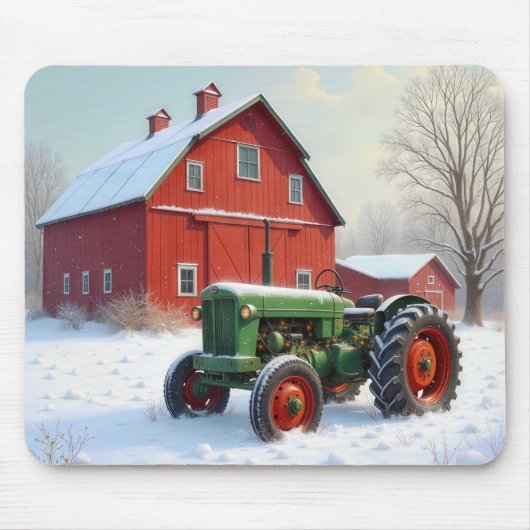 Weihnachts-Grüner Traktor von einem roten Stall Mousepad (Vorne)