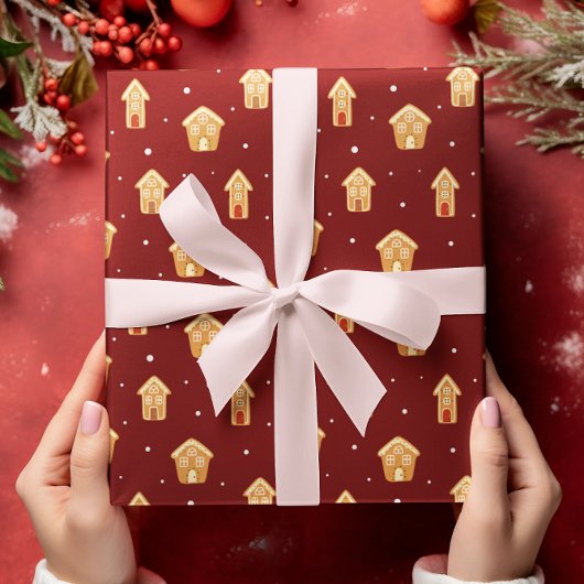 Weihnachts-Haus Gingerbrett auf dunkelrotem Hinter Geschenkpapier