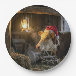 Weihnachts-Hereford-Kuh in einer Scheune Pappteller