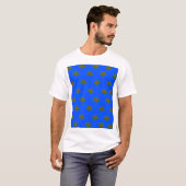 Weihnachts-Holly-Dekorationsmuster auf blau T-Shirt (Vorne ganz)