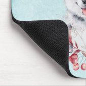 Weihnachts-Husky-Hund in einer Weihnachtsmannmütze Mousepad (Ecke)