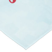 Weihnachts-Husky-Hund in einer Weihnachtsmannmütze Tischdecke (Schrägansicht)