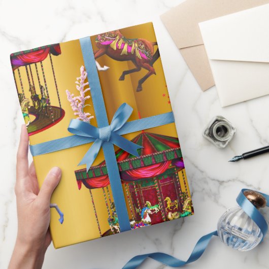 Weihnachts Karussell Pferde auf Gold Geschenkpapier (Schenken)