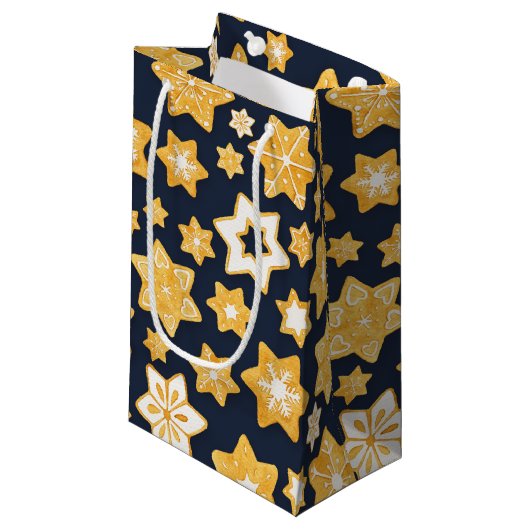 Weihnachts-Keks mit blaugrauem Hintergrund Kleine Geschenktüte (Vorderseite Schrägansicht)