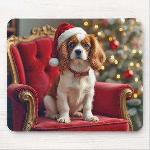 Weihnachts-King-Charles-Spaniel auf einem roten St Mousepad