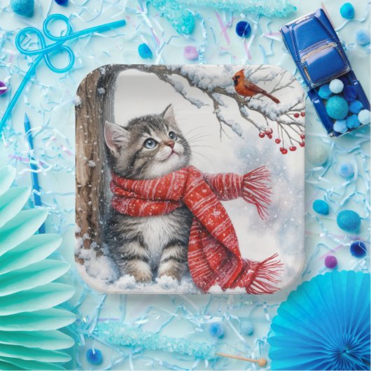 Weihnachts-Kitty sieht einen Kardinal Pappteller (Party)