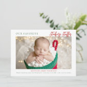 Weihnachts-Kleine Geschenk Red Green Foto Baby Ankündigung (Stehend Vorderseite)