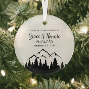 Weihnachts-Minimal PineTree Mountain Couple Verlob Ornament Aus Glas