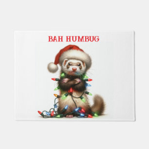 Weihnachts-Mischief-Ferret verwirrt Fußmatte