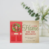 Weihnachts-Monogramm-Kranz an der roten Tür Postkarte (Stehend Vorderseite)