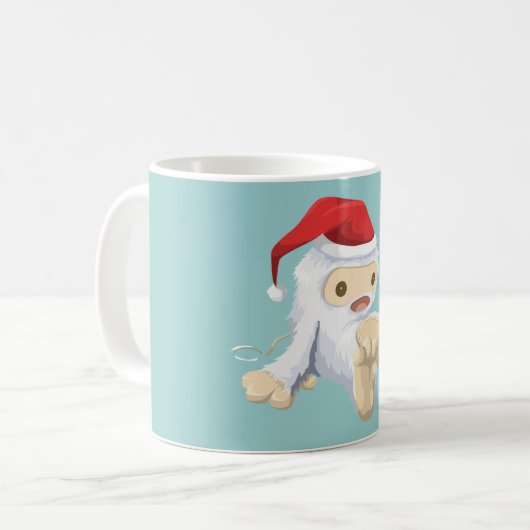 Weihnachts-Monster-Puppe mit roter Weihnachtsmannm Kaffeetasse (Vorderseite Links)