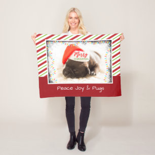 Weihnachts-Mops in Weihnachtsmannmütze mit Weihnac Fleecedecke