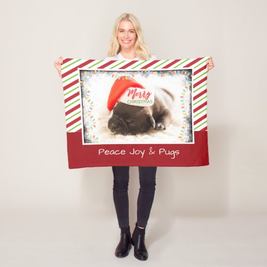 Weihnachts-Mops in Weihnachtsmannmütze mit Weihnac Fleecedecke (Beispiel)