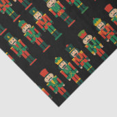 Weihnachts-Nussknacker auf Schwarz Seidenpapier (Detail)