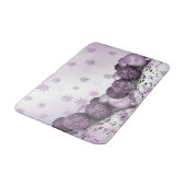 Weihnachts-Party Rosa Lila Ornamente Schneeflocken Badematte (Schrägansicht)