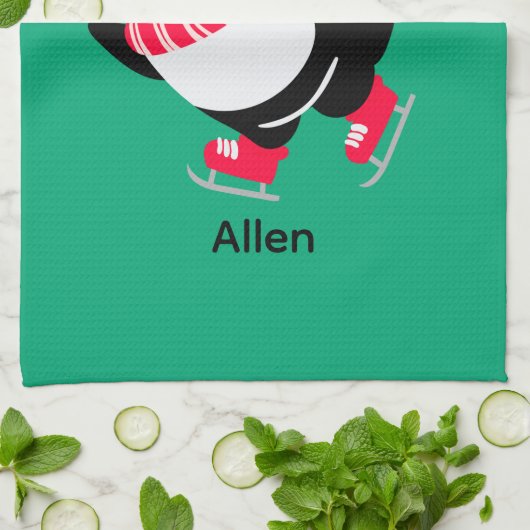 Weihnachts-Penguin in einem Hut und Scarf auf Skat Geschirrtuch (Gefaltet)