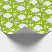 Weihnachts-Pickleball-Paddle & Holly in Lime Green Geschenkpapier (Ecke)
