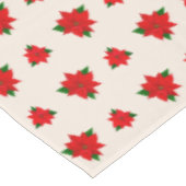 Weihnachts-Poinsettia-Blume auf Light Beige Tischdecke (Schrägansicht)
