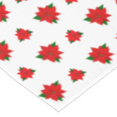 Weihnachts-Poinsettia-Blume auf White Tableclout Tischdecke (Schrägansicht)