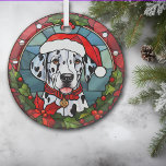Weihnachts-Poinsettia Santa Dalmatiner-Hund Ornament Aus Glas<br><div class="desc">Hier ist ein hübsches Glasschmuck mit einem Thema aus Buntglas, mit einem hübschen Dalmatiner. Der Hund trägt eine rote Weihnachtsmannmütze und ein Halsband mit blauem Himmelshintergrund. Das Bild ist in einer hübschen grünen heiligen, roten und poinsettia Kranzgrenze gerahmt. Dies macht ein schönes kleine Geschenk oder Dekoration für den Haushalt, der...</div>