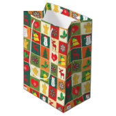 Weihnachts Quilt Muster Mittlere Geschenktüte (Vorderseite Schrägansicht)
