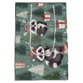Weihnachts-Raccoon-Muster Mittlere Geschenktüte (Rückseite)