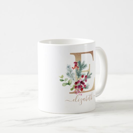 Weihnachts Red Berries Greenery Gold Monogram E Kaffeetasse (VorderseiteRechts)