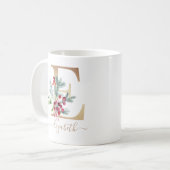 Weihnachts Red Berries Greenery Gold Monogram E Kaffeetasse (Vorderseite Links)