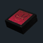 Weihnachts Red Gold Black Winter Wedding Monogram Erinnerungskiste<br><div class="desc">Diese goldfarbene Weihnachtsfeier ist eine Geschenkboxen für die Neuvermählten. Das elegante,  moderne,  schicke,  elegante,  stilvolle Monogramm-Muster ist stilvoll und elegant. Bildrecht Marg Seregelyi Fotografie.</div>