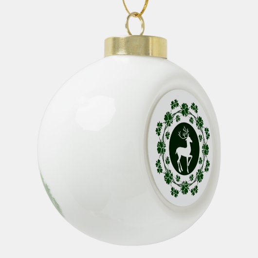 Weihnachts-Rentier Grüner Kranz Keramik Kugel-Ornament (Links)