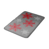 Weihnachts-Rot und Weiße Schneeflocken & Holzkohle Badematte (Schrägansicht)
