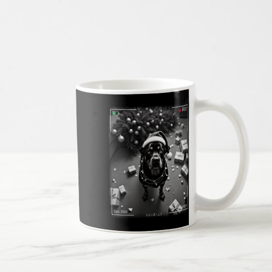 Weihnachts-Rottweiler auf Kamera erwischt Kaffeetasse (Rechts)
