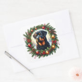 Weihnachts-Rottweiler in festlicher Dekoration Quadratischer Aufkleber (Umschlag)