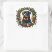 Weihnachts-Rottweiler in festlicher Dekoration Quadratischer Aufkleber (Tasche)