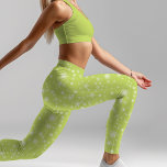 Weihnachts-Schneeflocken auf Green Winter Fun Leggings<br><div class="desc">Diese niedlichen Schneeflocken auf den Leggings der grünen Neuheit sind ein lustiger Weg,  Ihren einzigartigen Stil mit einer whimsikalen Touch zu zeigen und sich mit meinem originalen gemischt-medieneigenartigen Elfdesign abzustimmen.</div>