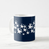 Weihnachts Schneeflocken Sterne marineblau weiß Kaffeetasse (Vorderseite Links)