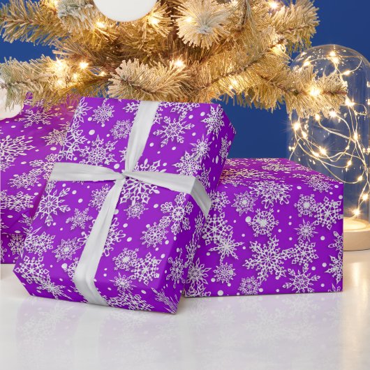 Weihnachts-Schneeflockenmuster lila Geschenkpapier (Feiertage)