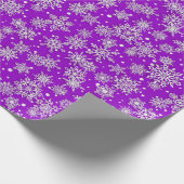 Weihnachts-Schneeflockenmuster lila Geschenkpapier (Ecke)