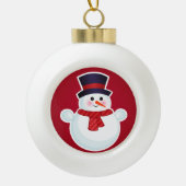 Weihnachts-Schneemann im roten Hintergrund Keramik Kugel-Ornament (Vorderseite)