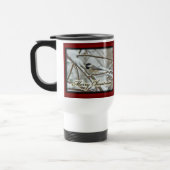 Weihnachts-Schwarz-Chickadee im Schnee Reisebecher (Links)