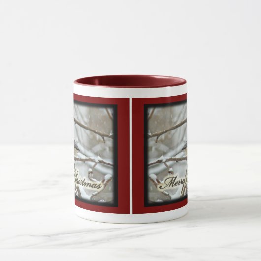 Weihnachts-Schwarz-Chickadee im Schnee Tasse (Zentrum)