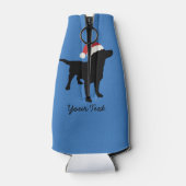 Weihnachts Schwarzer Lab Hund mit Weihnachtsmütze Flaschenkühler (Rückseite)